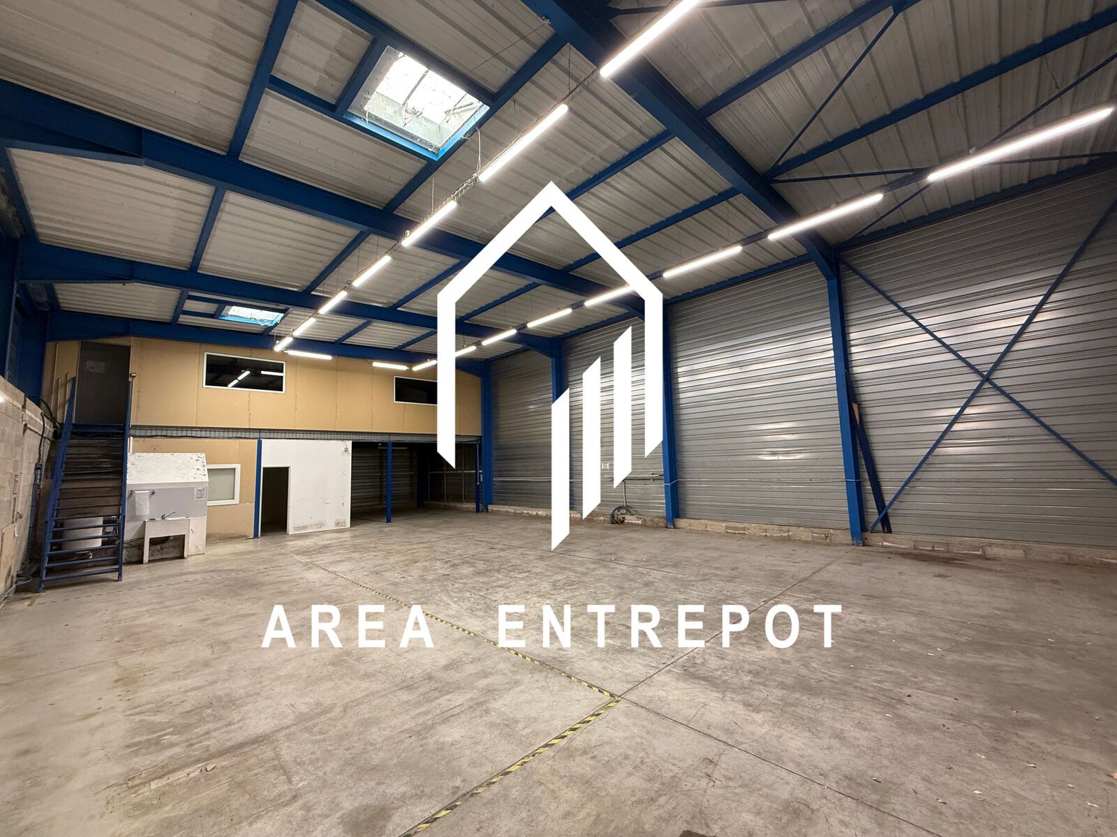 local d'activité en location sur CHATEAUNEUF LES MARTIGUES (13220)